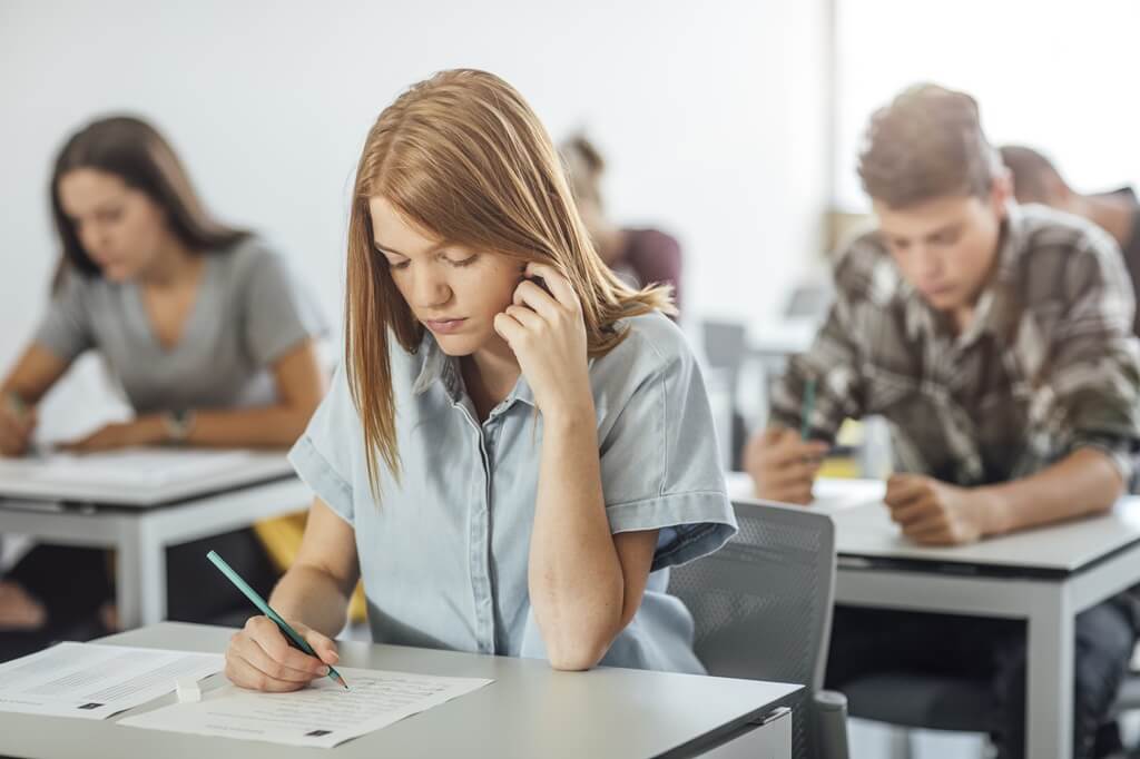 alunos em sala de aula